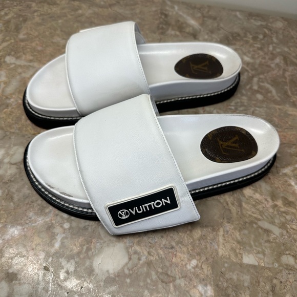 Louis Vuitton | Calfskin Sunset Flat Mule Sandals size 40 - Picture 1 of 8